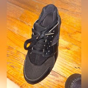 Black Huarache NIKE Shoes
